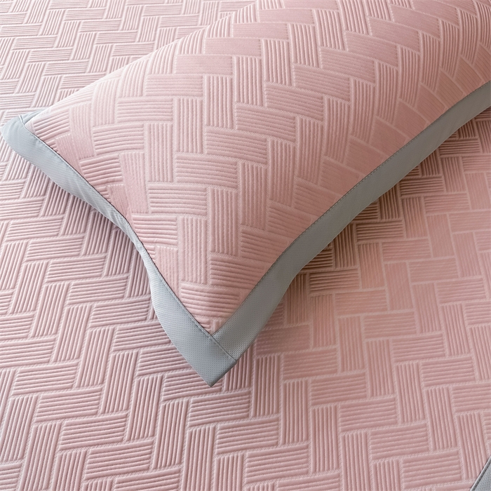 91家纺网 家纺一手货源 找家纺 雯豆家纺 2025夏季新款PE中分子凉感凉席三件套冰丝凉感席子纯色素色成人平铺绑带款 简尚-甜梦粉