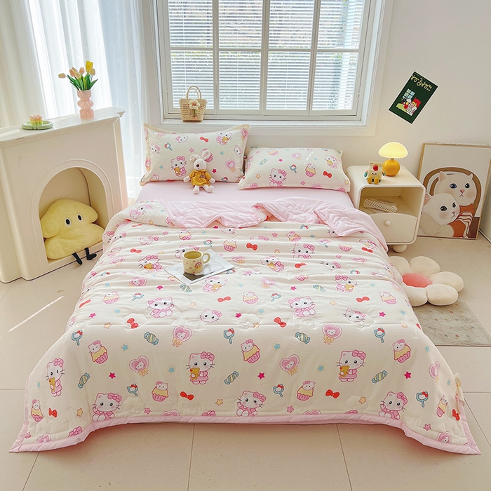 91家纺网 家纺一手货源 找家纺 西域种棉人·千百笠 2025新款A类新疆棉花夏凉被加宽包边水洗棉卡通印花吸湿透气棉花夏被空调被 凌香 蛋糕猫