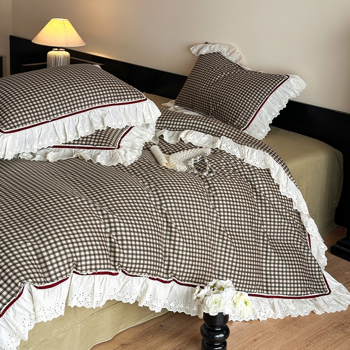 91家纺网 家纺一手货源 找家纺 蓝邻家纺 2025春夏新款全棉纯棉复古双层纱花边织带款四件套 玛德琳-绿