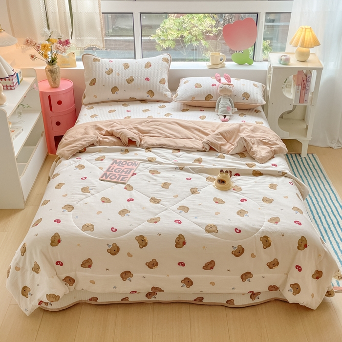 91家纺网 家纺一手货源 找家纺 老帅的工厂店 2025新款a类云感双层纱7a抗菌夏被床盖四件套 快乐小熊