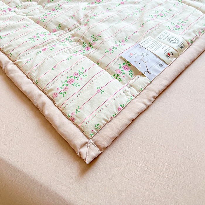 91家纺网 家纺一手货源 找家纺 西域种棉人·千百笠 2025新款A类新疆棉花夏凉被加宽包边水洗棉卡通印花吸湿透气棉花夏被空调被 凌香 紫藤花