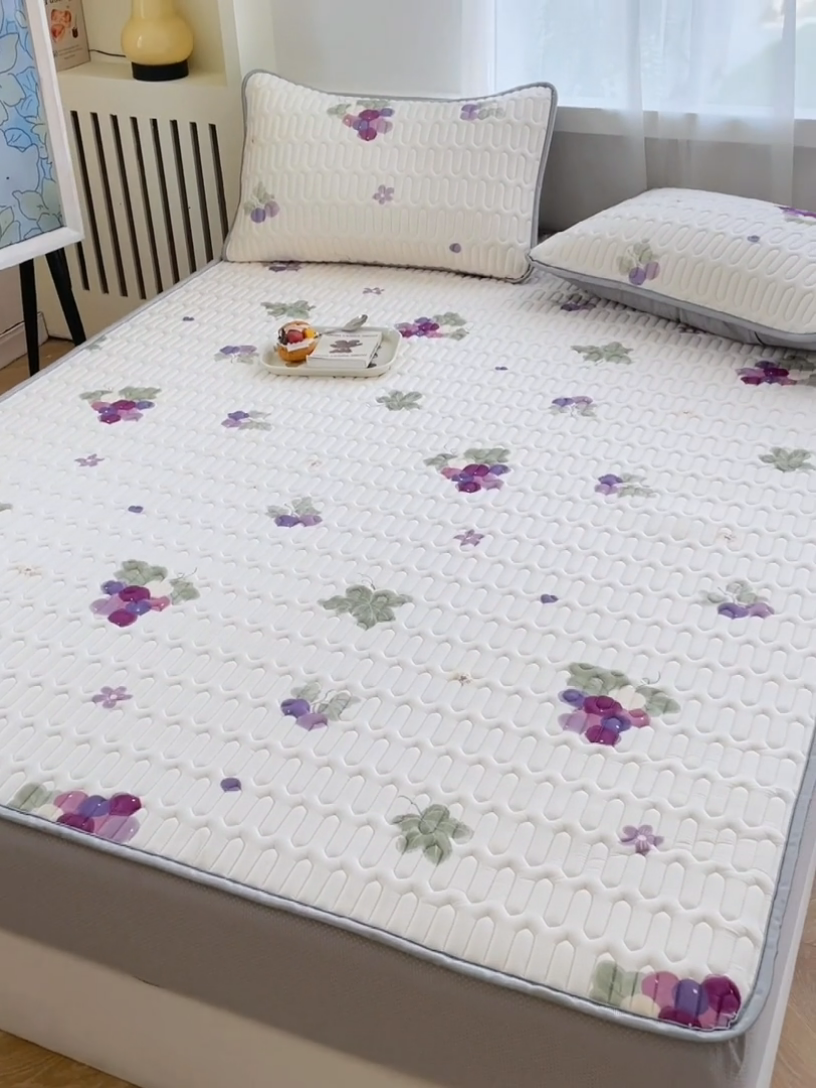 91家纺网 家纺一手货源 找家纺 布卢姆床垫 2025新款5mmA类乳胶凉席床笠套件夏被组合 假期小狗