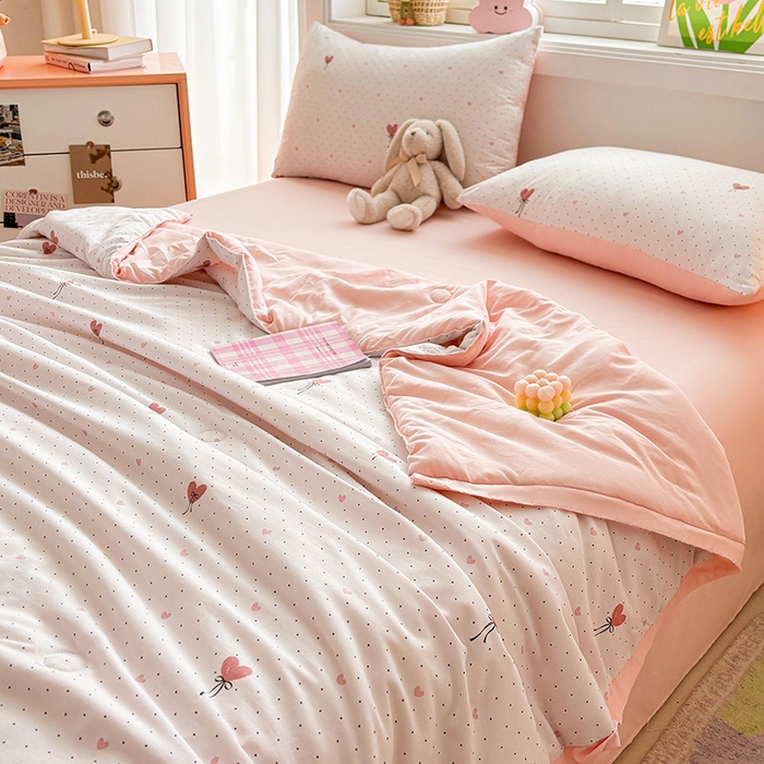 91家纺网 家纺一手货源 找家纺 金喜 2025新款小清新风格有氧针织双层纱大豆被夏被四件套 爱心气球