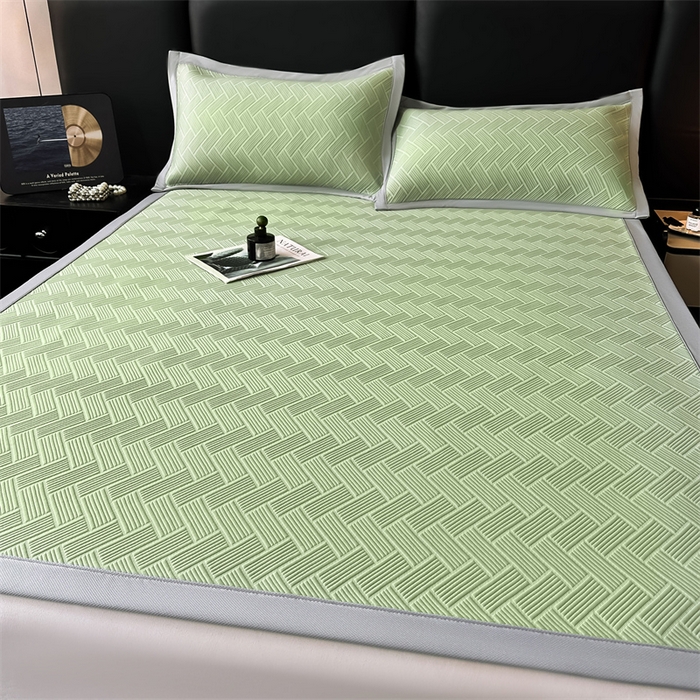 91家纺网 家纺一手货源 找家纺 雯豆家纺 2025夏季新款PE中分子凉感凉席三件套冰丝凉感席子纯色素色成人平铺绑带款 简尚-千草绿