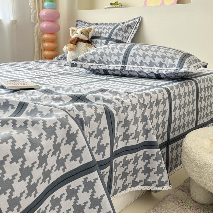 91家纺网 家纺一手货源 找家纺 新印象  2025新款花边老粗布床单款床笠款三件套蓝色千鸟格