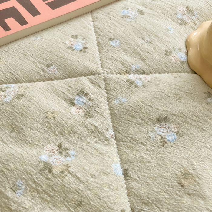 91家纺网 家纺一手货源 找家纺 老帅的工厂店 2025新款a类云感双层纱7a抗菌夏被床盖四件套 茶野