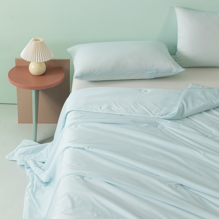 91家纺网 家纺一手货源 找家纺 瑜珠家纺 2025新款瑜珠云母凉感丝夏被 月光蓝