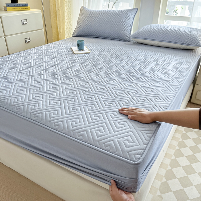 91家纺网 家纺一手货源 找家纺 卡伦家纺 2025新款水洗磨毛夹棉床笠系列 回形格-浅灰