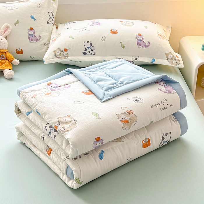 91家纺网 家纺一手货源 找家纺 西域种棉人·千百笠 2025新款A类新疆棉花夏凉被加宽包边水洗棉卡通印花吸湿透气棉花夏被空调被 凌香 许愿猫