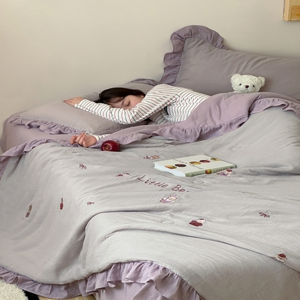 卡巴伦2025新款A类全棉双层皱皱纱绣花娜雅醋酯纤维夏被四件套 贝尔熊（灰）