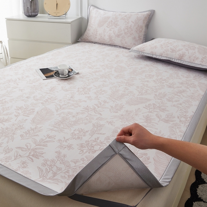 91家纺网 家纺一手货源 找家纺 曲宿家纺 2025新款高分子色织提花软凉席系列 葱郁-粉