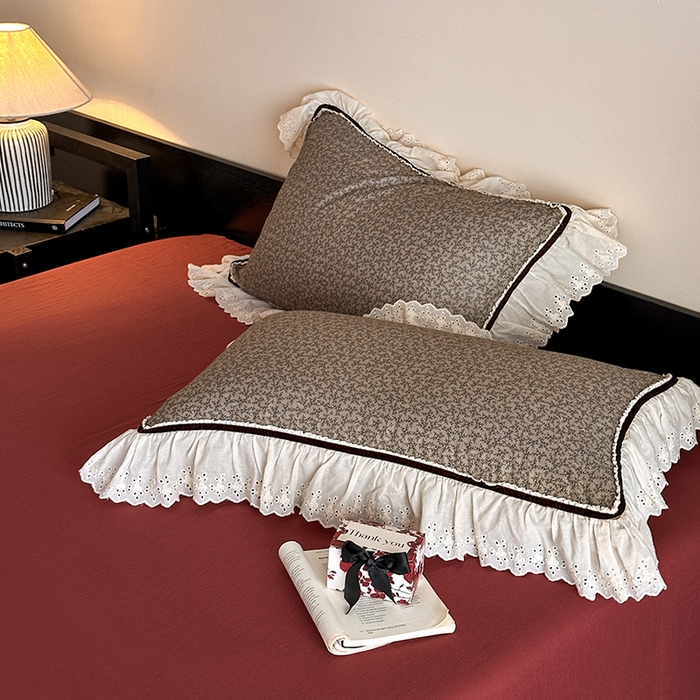 91家纺网 家纺一手货源 找家纺 蓝邻家纺 2025春夏新款全棉纯棉复古双层纱花边织带款四件套 春风细叶