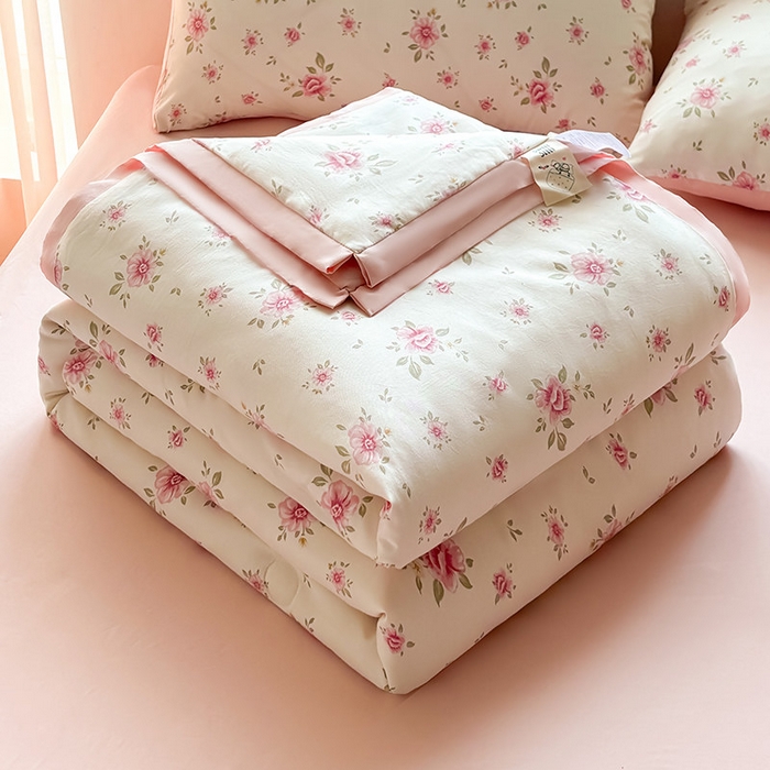 91家纺网 家纺一手货源 找家纺 金喜 2025新款小清新风格有氧针织双层纱大豆被夏被四件套 半亩花田