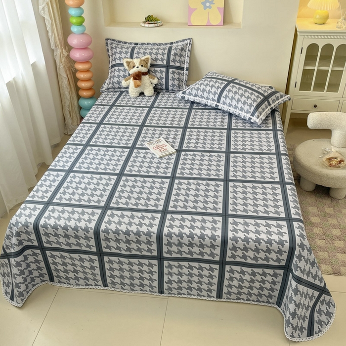 91家纺网 家纺一手货源 找家纺 新印象  2025新款花边老粗布床单款床笠款三件套蓝色千鸟格