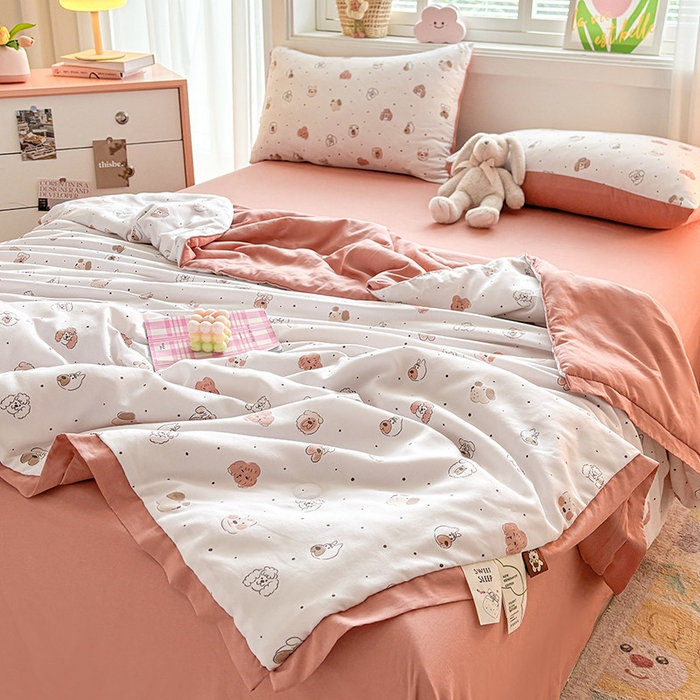 91家纺网 家纺一手货源 找家纺 金喜 2025新款小清新风格有氧针织双层纱大豆被夏被四件套 可爱小熊