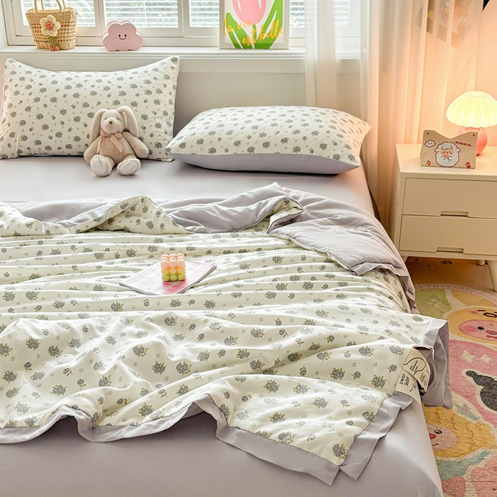 91家纺网 家纺一手货源 找家纺 金喜 2025新款小清新风格有氧针织双层纱大豆被夏被四件套 清欢