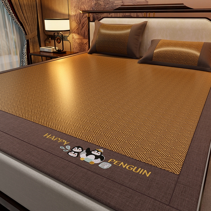 91家纺网 家纺一手货源 找家纺 绒艺席业 2025新款艾草藤席冰丝双面席席子凉席 游泳小企鹅-编织纹