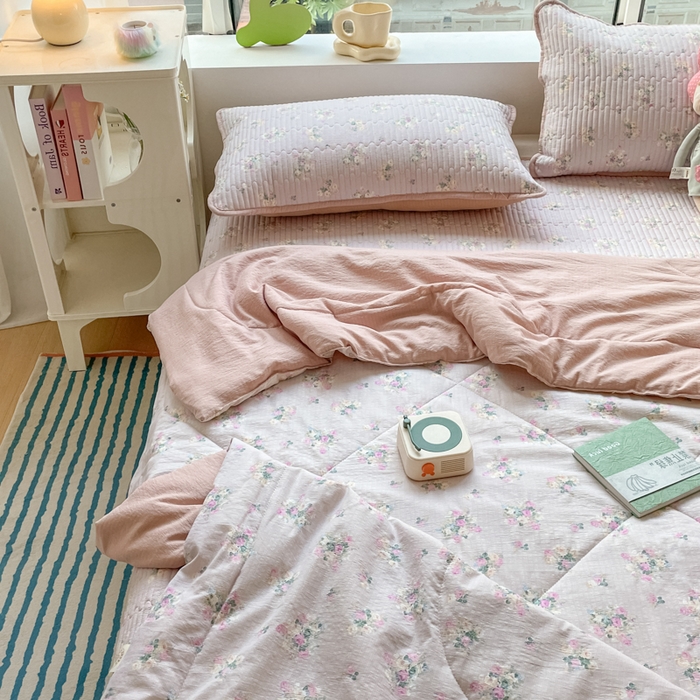 91家纺网 家纺一手货源 找家纺 老帅的工厂店 2025新款a类云感双层纱7a抗菌夏被床盖四件套 春芽