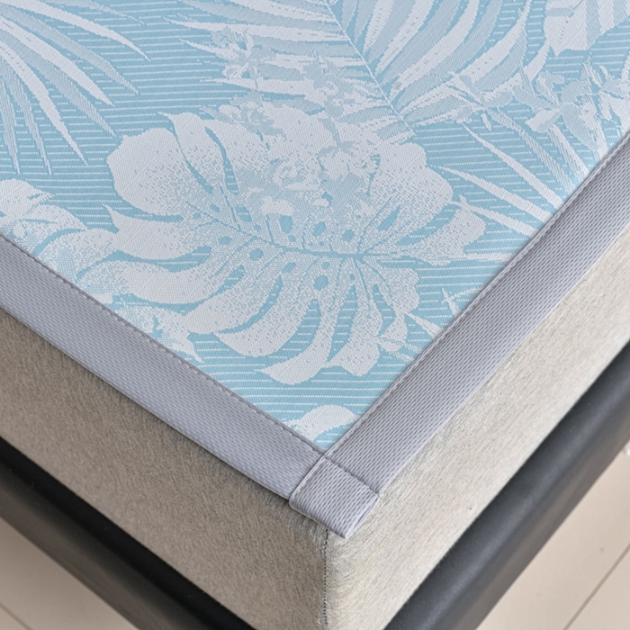 91家纺网 家纺一手货源 找家纺 芯诗曼家纺 2025新款三明治凉感丝提花冰丝席凉席 叶语恋-蓝床席款