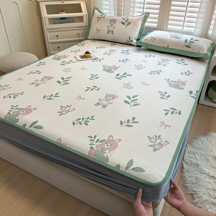 91家纺网 家纺一手货源 找家纺 花言狐语 2025新款真冰藤印花床笠款凉席 丛林熊