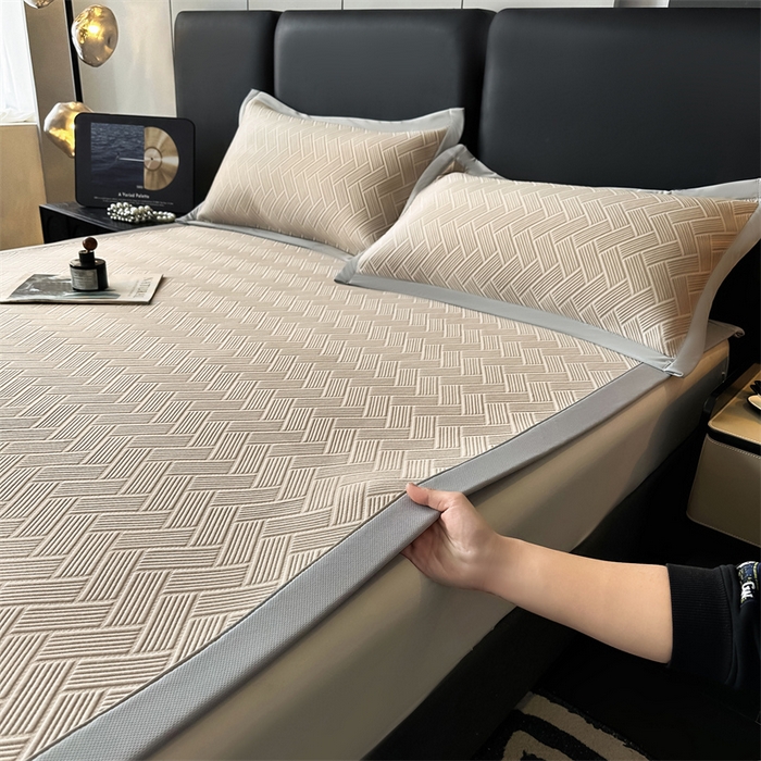 91家纺网 家纺一手货源 找家纺 雯豆家纺 2025夏季新款PE中分子凉感凉席三件套冰丝凉感席子纯色素色成人平铺绑带款 简尚-丝雾棕