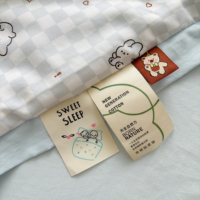 91家纺网 家纺一手货源 找家纺 金喜 2025新款小清新风格有氧针织双层纱大豆被夏被四件套 小熊派对