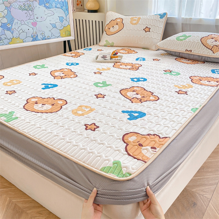 91家纺网 家纺一手货源 找家纺 布卢姆床垫 2025新款5mmA类乳胶凉席床笠套件夏被组合 字母小熊