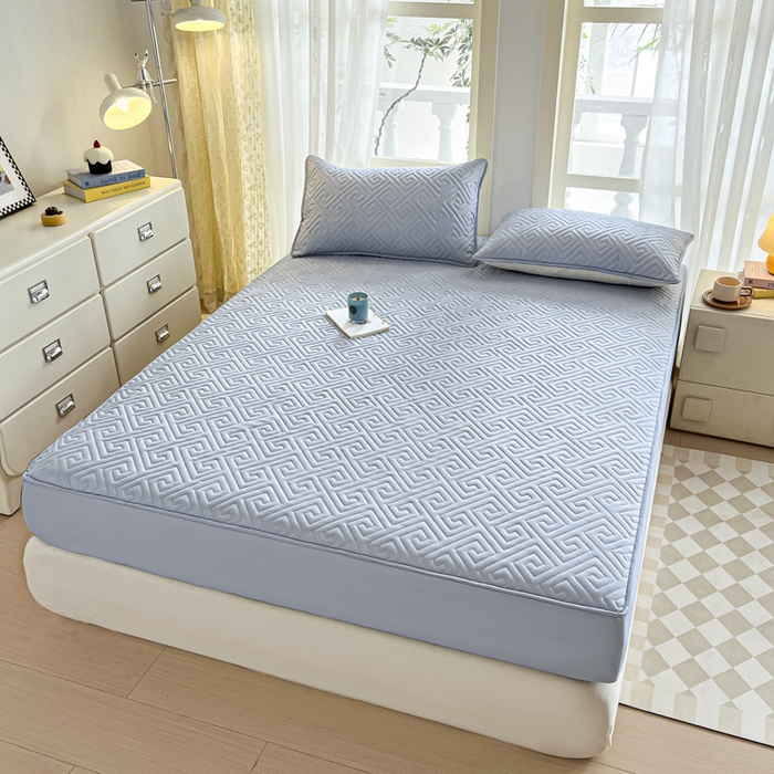 91家纺网 家纺一手货源 找家纺 卡伦家纺 2025新款水洗磨毛夹棉床笠系列 回形格-浅灰