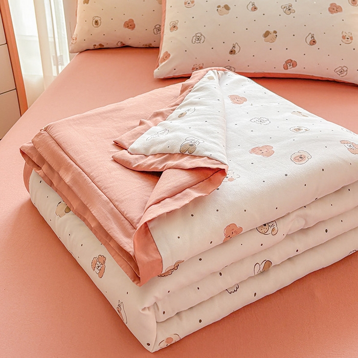 91家纺网 家纺一手货源 找家纺 金喜 2025新款小清新风格有氧针织双层纱大豆被夏被四件套 可爱小熊