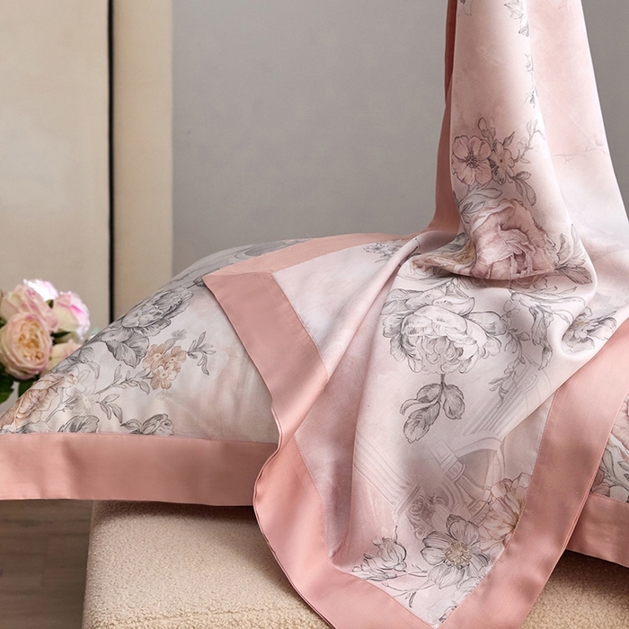 91家纺网 家纺一手货源 找家纺 薏思家纺 2025新款50支莱赛尔天丝数码印花夏被+四件套（礼盒包装） 淡雅年华