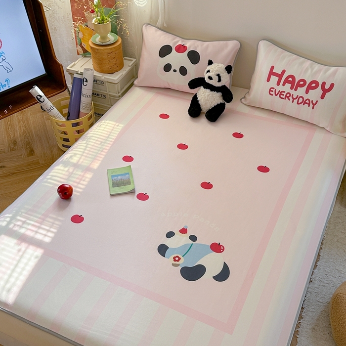 91家纺网 家纺一手货源 找家纺 美乐迪家纺 2025新款碳光凉感冰丝席 苹果熊猫