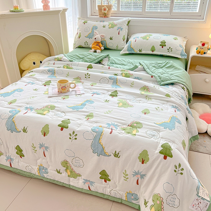 91家纺网 家纺一手货源 找家纺 西域种棉人·千百笠 2025新款A类新疆棉花夏凉被加宽包边水洗棉卡通印花吸湿透气棉花夏被空调被 凌香 恐龙