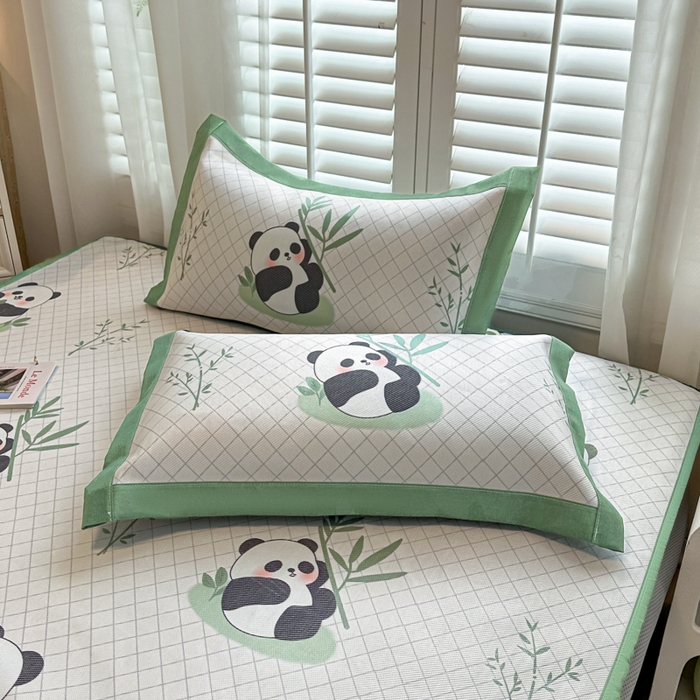 91家纺网 家纺一手货源 找家纺 花言狐语 2025新款真冰藤印花床笠款凉席 可爱熊猫