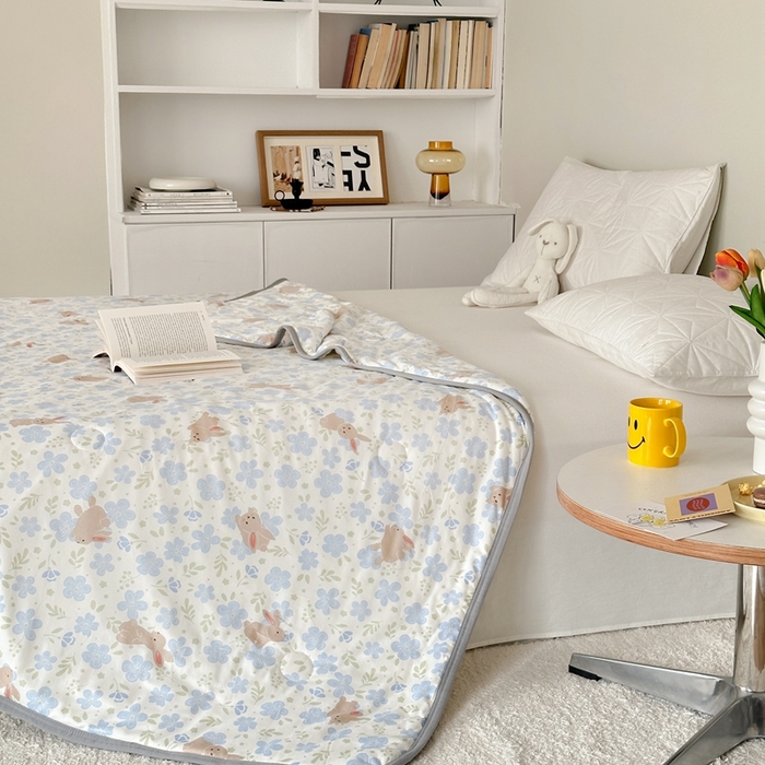 91家纺网 家纺一手货源 找家纺 觅糖家纺 2025新款软糯针织云柔大豆夏被 蓝町兔