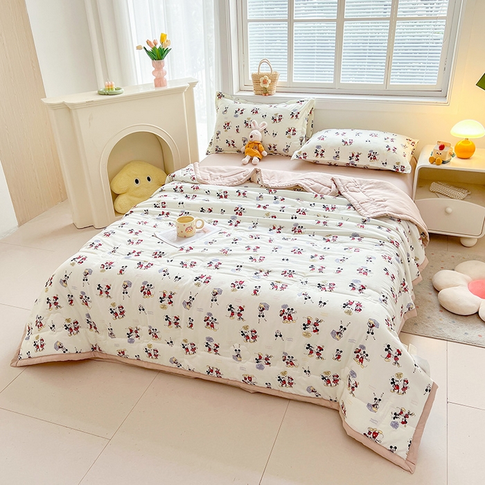 91家纺网 家纺一手货源 找家纺 西域种棉人·千百笠 2025新款A类新疆棉花夏凉被加宽包边水洗棉卡通印花吸湿透气棉花夏被空调被 凌香 米奇