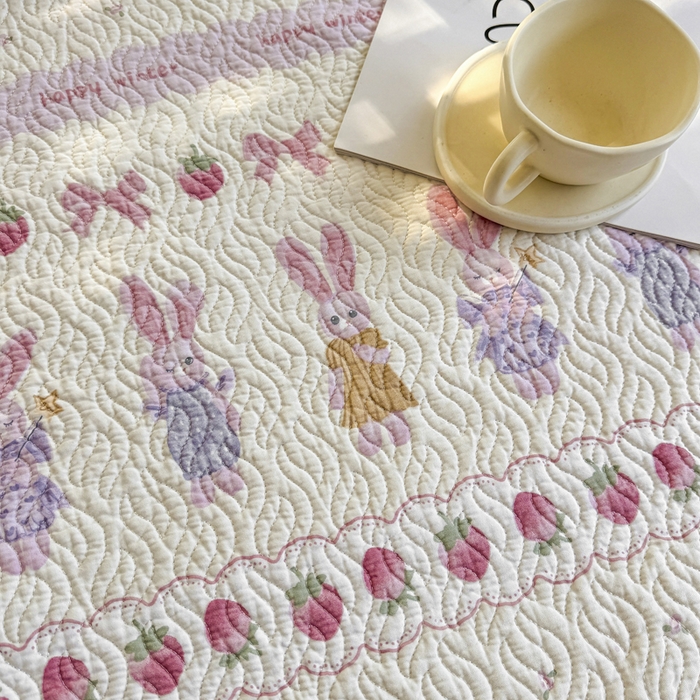 91家纺网 家纺一手货源 找家纺 宜梦家居【需要买家秀请联系老板】 2025新款双面纯棉夹层新疆棉花高温砂洗全棉床盖 踏春小兔