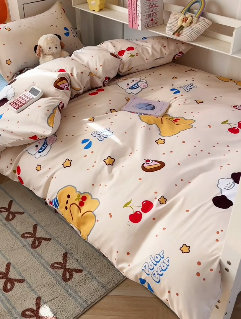 91家纺网 家纺一手货源 找家纺 悦织湾家纺 2025新款印花学生宿舍亲肤芦荟棉三件套单双人四件套轻奢印花磨毛床上用品 蛋糕熊