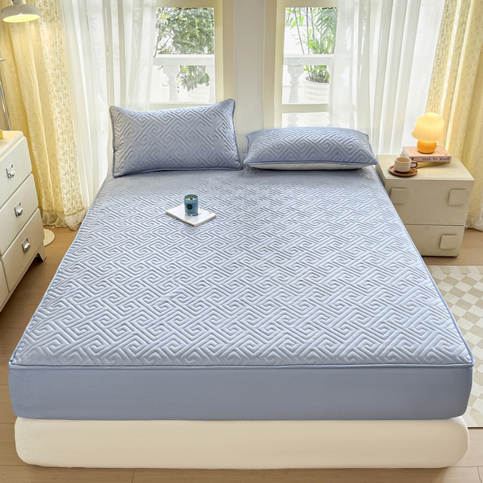 91家纺网 家纺一手货源 找家纺 卡伦家纺 2025新款水洗磨毛夹棉床笠系列 回形格-浅灰