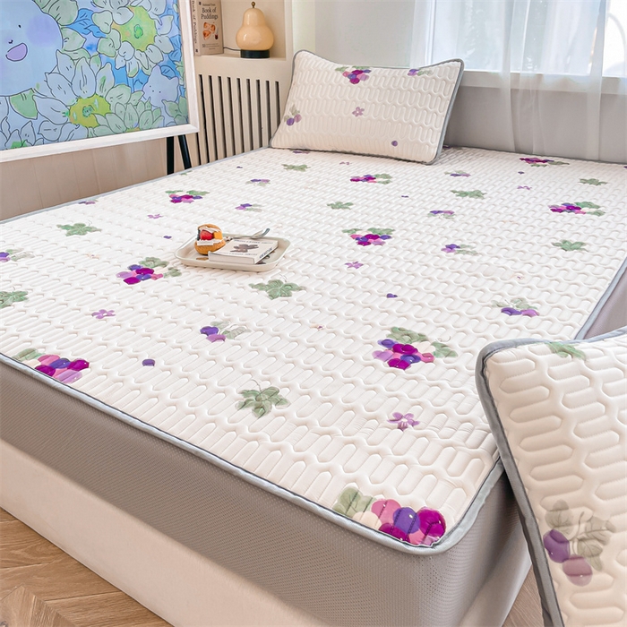 91家纺网 家纺一手货源 找家纺 布卢姆床垫 2025新款5mmA类乳胶凉席床笠套件夏被组合 葡萄乐园