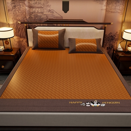 91家纺网 家纺一手货源 找家纺 绒艺席业 2025新款艾草藤席冰丝双面席席子凉席 游泳小企鹅-斜条纹