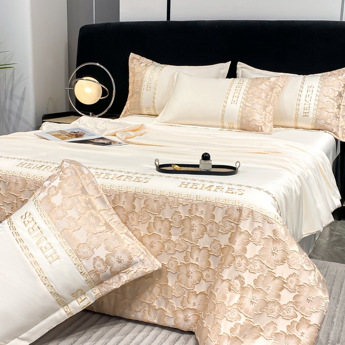 91家纺网 家纺一手货源 找家纺 子曰 2025新款金丝提花浮雕刺绣水洗真丝夏被四件套夏凉被空调被 花开朵朵-米白