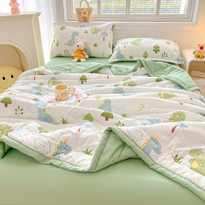 91家纺网 家纺一手货源 找家纺 西域种棉人·千百笠 2025新款A类新疆棉花夏凉被加宽包边水洗棉卡通印花吸湿透气棉花夏被空调被 凌香 恐龙