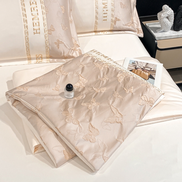 91家纺网 家纺一手货源 找家纺 子曰 2025新款金丝提花浮雕刺绣水洗真丝夏被四件套夏凉被空调被 醉蝴蝶-米白