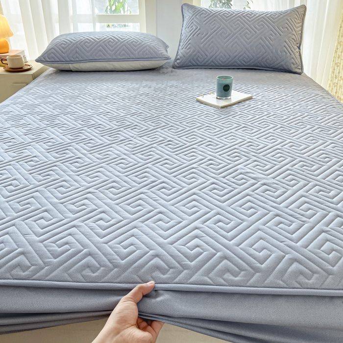 91家纺网 家纺一手货源 找家纺 卡伦家纺 2025新款水洗磨毛夹棉床笠系列 回形格-浅灰