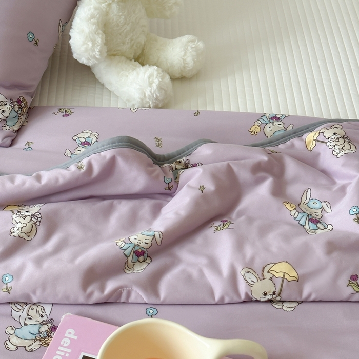 91家纺网 家纺一手货源 找家纺 觅糖家纺 2025新款软糯针织云柔大豆夏被 花蓝小兔