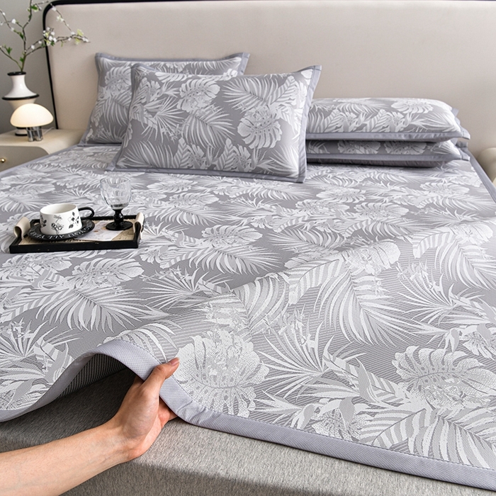 91家纺网 家纺一手货源 找家纺 芯诗曼家纺 2025新款三明治凉感丝提花冰丝席凉席 叶语恋-灰床席款