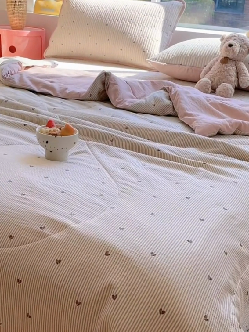 91家纺网 家纺一手货源 找家纺 老帅的工厂店 2025新款a类云感双层纱7a抗菌夏被床盖四件套 初暖