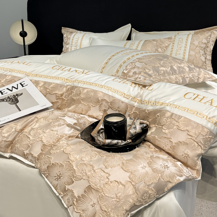 91家纺网 家纺一手货源 找家纺 米彩家纺 2025新款A类水洗真丝金丝浮雕提花绣花四件套 桃花-奶白