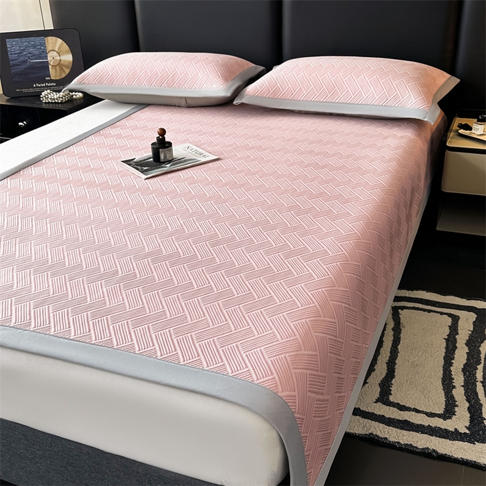 91家纺网 家纺一手货源 找家纺 雯豆家纺 2025夏季新款PE中分子凉感凉席三件套冰丝凉感席子纯色素色成人平铺绑带款 简尚-甜梦粉