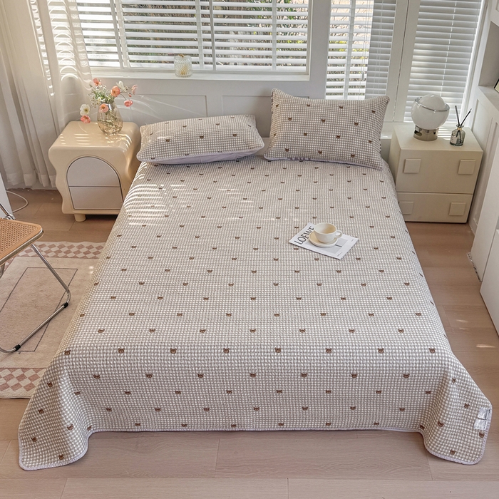 91家纺网 家纺一手货源 找家纺 宜梦家居【需要买家秀请联系老板】 2025新款双面纯棉夹层新疆棉花高温砂洗全棉床盖 呆萌熊咖